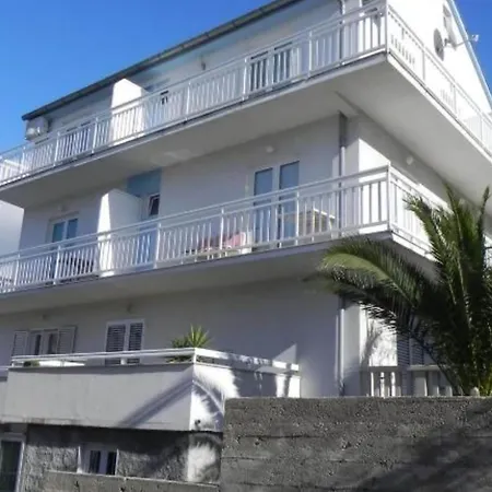 Appartement Trogrli - With Balcony